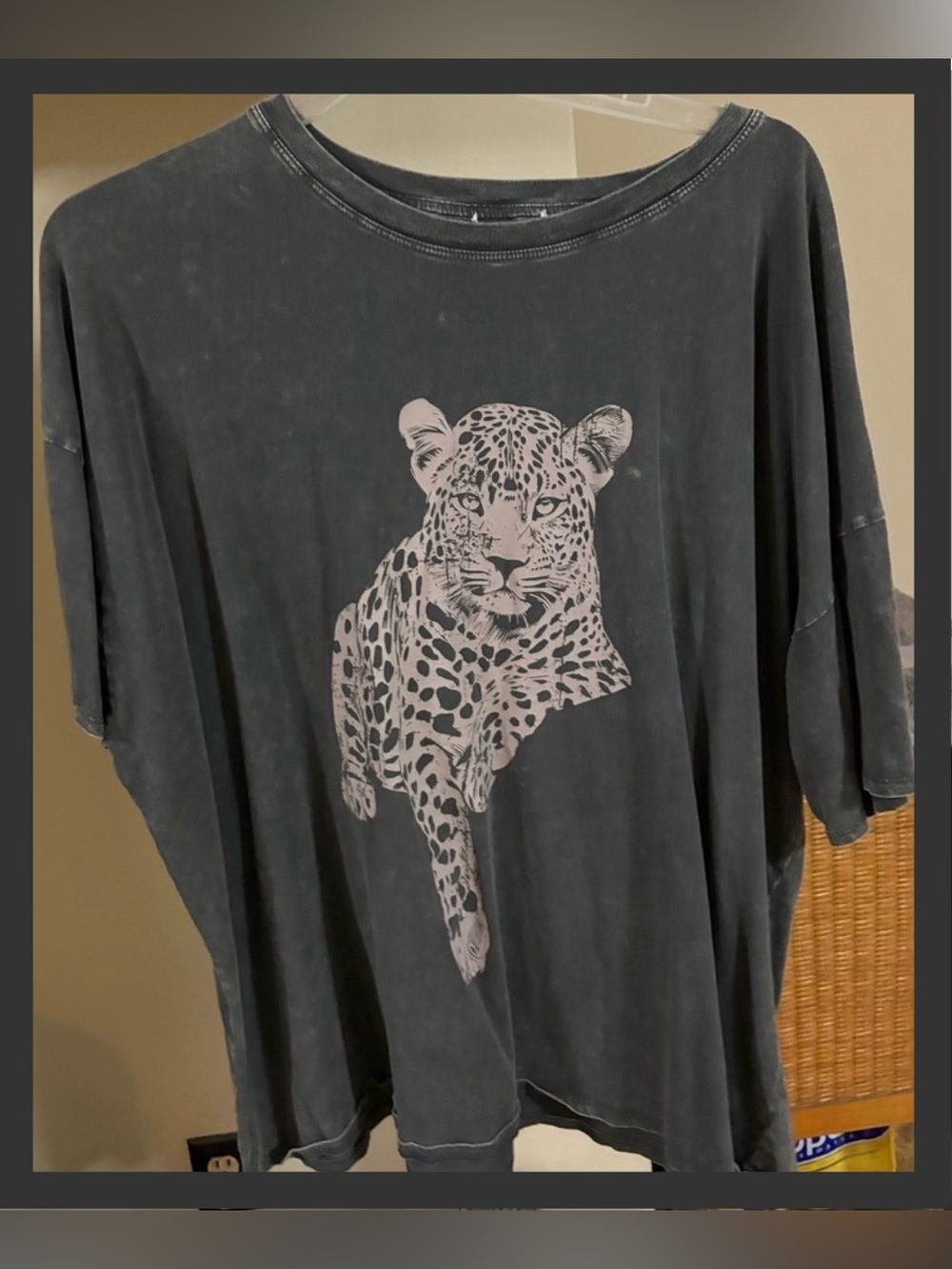 2X Relaxed Fit Soft S/S T-shirt Leopard Graphic on Gray Tee - Picture 1 of 1